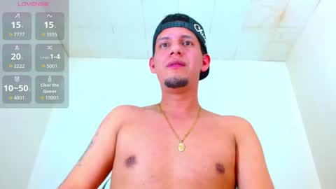 Snapshot of kevin__max_ chatting on September 30, 7:19 pm Kev online show from September 30, 7:19 pm