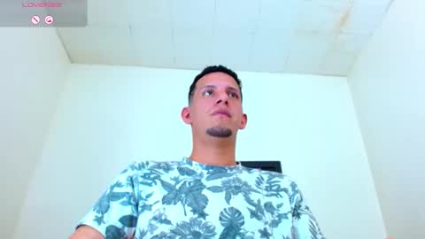 Snapshot of kevin__max_ chatting on October 7, 7:22 pm Kev online show from October 7, 7:22 pm