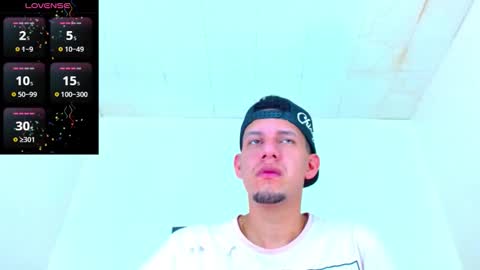 Snapshot of kevin__max_ chatting on October 26, 1:17 pm Kev online show from October 26, 1:17 pm