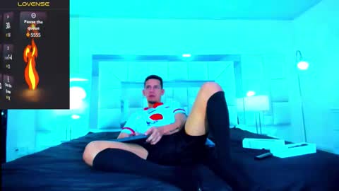 Snapshot of kevin__max_ chatting on November 30, 11:25 am Kev online show from November 30, 11:25 am