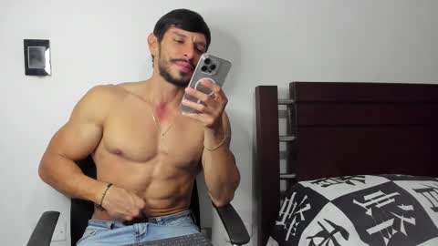 kevin_malone22 online show from January 17, 2:05 am