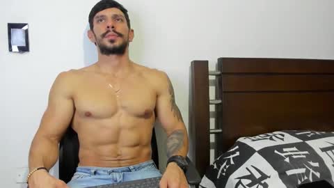 kevin_malone22 online show from February 16, 11:12 pm