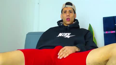 Kevin  y marlon online show from October 24, 9:11 pm