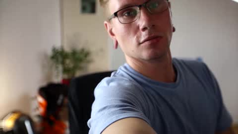 Kev online show from October 11, 11:42 am