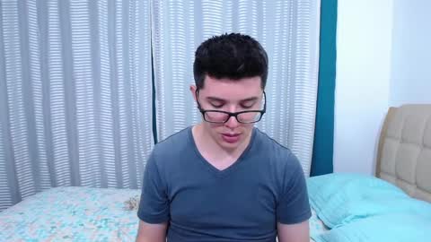 Snapshot of kevinhunts chatting on February 19, 4:55 am Kevin online show from February 19, 4:55 am