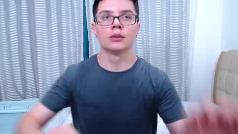 Snapshot of kevinhunts chatting on February 20, 4:18 am Kevin online show from February 20, 4:18 am