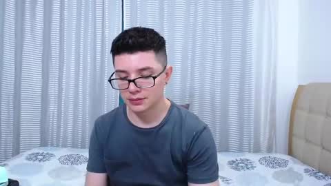 Snapshot of kevinhunts chatting on February 26, 5:53 am Kevin online show from February 26, 5:53 am