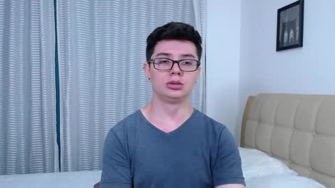 Snapshot of kevinhunts chatting on October 8, 12:19 am Kevin online show from October 8, 12:19 am