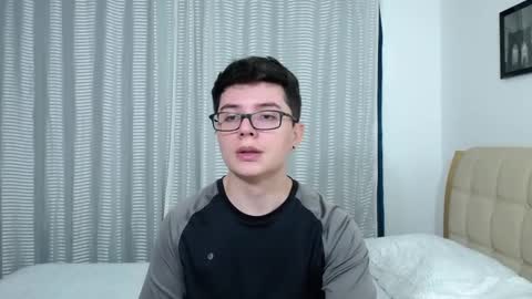 Snapshot of kevinhunts chatting on October 10, 12:42 am Kevin online show from October 10, 12:42 am