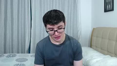 Snapshot of kevinhunts chatting on October 16, 12:44 am Kevin online show from October 16, 12:44 am