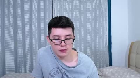 Snapshot of kevinhunts chatting on November 28, 2:14 am Kevin online show from November 28, 2:14 am