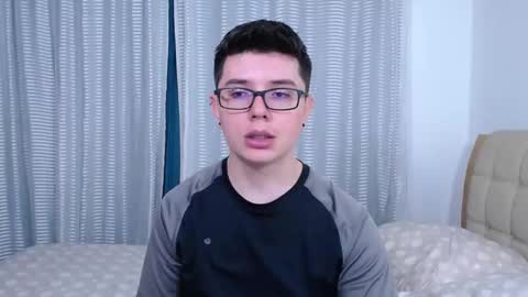 Snapshot of kevinhunts chatting on November 30, 10:58 pm Kevin online show from November 30, 10:58 pm