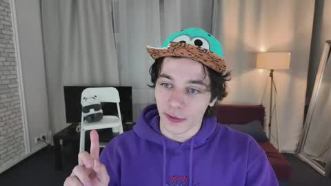 Snapshot of kevinstrike chatting on April 15, 8:42 pm kevinstrike online show from April 15, 8:42 pm
