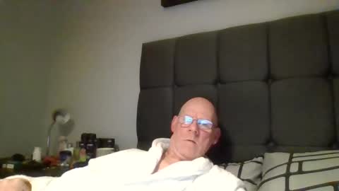 Snapshot of kevlooking4sez chatting on December 6, 12:12 am kevlooking4sez online show from December 6, 12:12 am