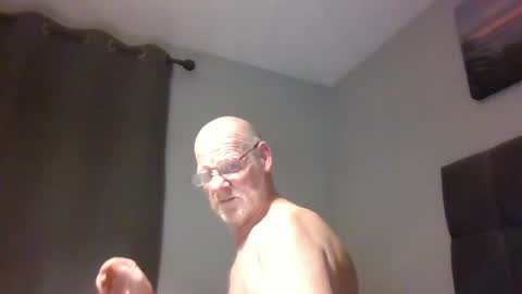 Snapshot of kevlooking4sez chatting on December 31, 3:45 am kevlooking4sez online show from December 31, 3:45 am