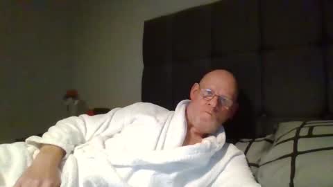 Snapshot of kevlooking4sez chatting on February 8, 11:24 pm kevlooking4sez online show from February 8, 11:24 pm