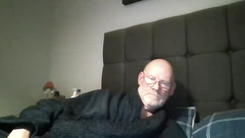 Snapshot of kevlooking4sez chatting on January 17, 12:37 am kevlooking4sez online show from January 17, 12:37 am