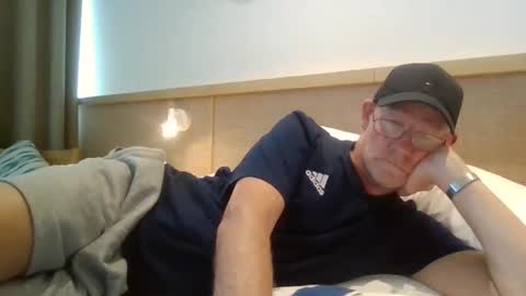 Snapshot of kevlooking4sez chatting on May 6, 4:56 pm kevlooking4sez online show from May 6, 4:56 pm