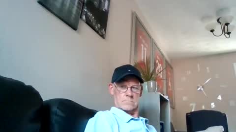 Snapshot of kevlooking4sez chatting on August 6, 4:09 pm kevlooking4sez online show from August 6, 4:09 pm