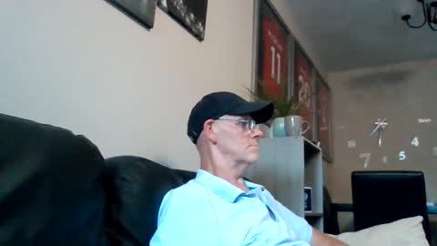 Snapshot of kevlooking4sez chatting on August 8, 6:32 pm kevlooking4sez online show from August 8, 6:32 pm