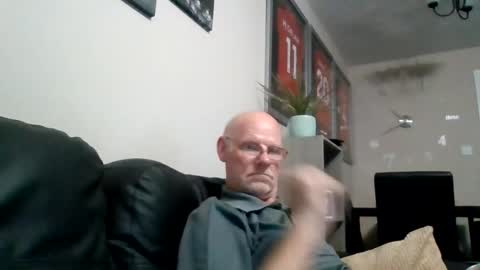 Snapshot of kevlooking4sez chatting on August 9, 9:42 pm kevlooking4sez online show from August 9, 9:42 pm