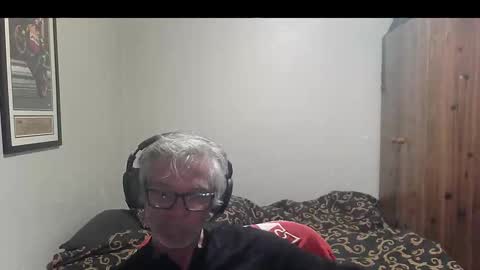 Snapshot of kevwestunder9696 chatting on October 26, 12:44 pm kevwestunder9696 online show from October 26, 12:44 pm