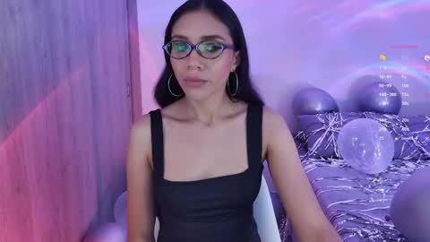 Snapshot of keylamiller1 chatting on April 25, 12:19 pm Keyla online show from April 25, 12:19 pm