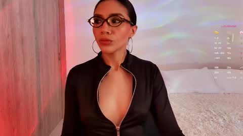 Snapshot of keylamiller1 chatting on May 9, 12:21 pm Keyla online show from May 9, 12:21 pm