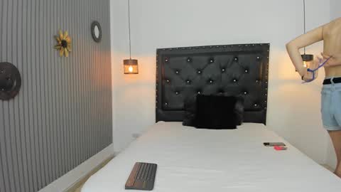 Snapshot of keylamonroy1 chatting on March 11, 12:28 pm Keyla Megan and Loly online show from March 11, 12:28 pm