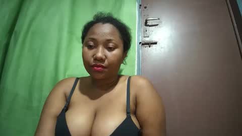 Snapshot of kezia0910 chatting on October 14, 7:47 pm kezia0910 online show from October 14, 7:47 pm