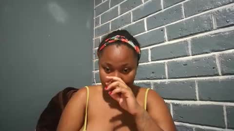 Snapshot of kezia0910 chatting on November 6, 12:17 pm kezia0910 online show from November 6, 12:17 pm