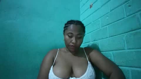 Snapshot of kezia0910 chatting on December 5, 7:21 pm kezia0910 online show from December 5, 7:21 pm