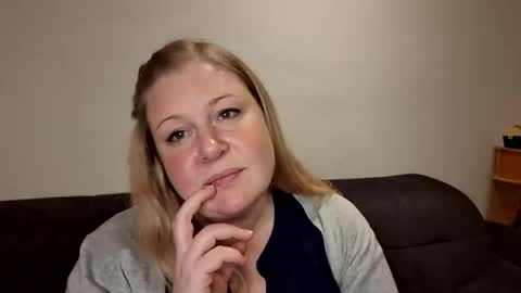 Snapshot of khaleesi0890 chatting on November 9, 5:22 pm khaleesi0890 online show from November 9, 5:22 pm