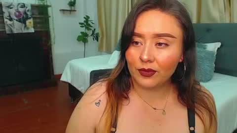 Snapshot of khalia_ chatting on June 19, 5:50 pm K H A I L A online show from June 19, 5:50 pm