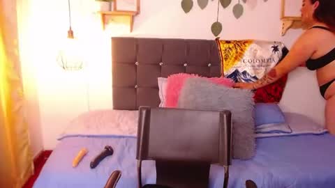 Snapshot of khalia_ chatting on July 7, 7:18 pm K H A I L A online show from July 7, 7:18 pm