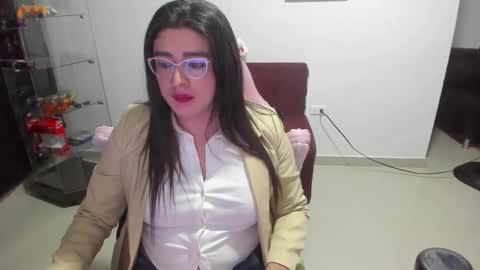 Snapshot of khalifa_gold chatting on November 9, 4:33 am Khalifa Kasumi online show from November 9, 4:33 am