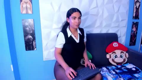 khateandersson online show from November 20, 8:08 pm