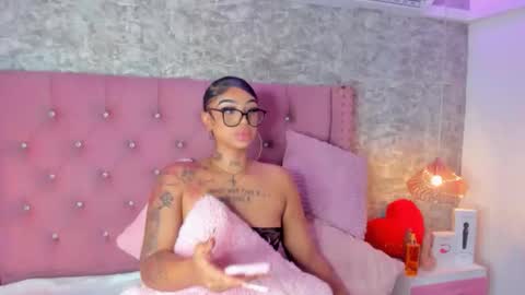 Khelany Isyy  online show from February 6, 2:20 pm