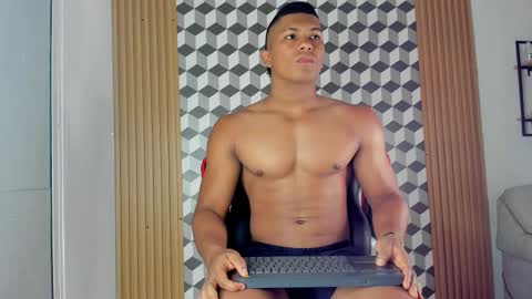 khen_west1 online show from February 28, 7:46 pm