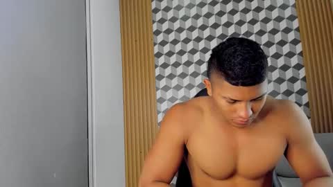 khen_west1 online show from March 5, 11:49 pm