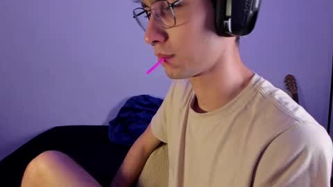 khozler_ online show from February 15, 3:20 am