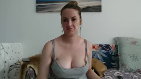 Snapshot of khrysssarah chatting on September 25, 7:56 am Sarah online show from September 25, 7:56 am