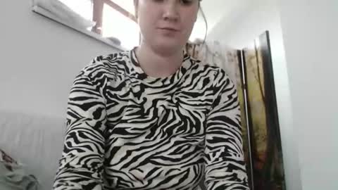 Snapshot of khrysssarah chatting on December 22, 11:07 am Sarah online show from December 22, 11:07 am