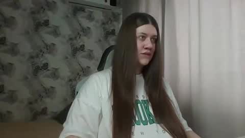 kianna_dior_ online show from February 9, 9:46 am