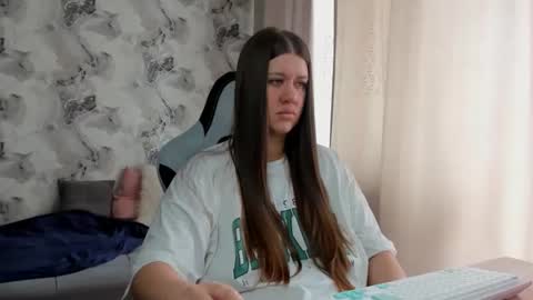 kianna_dior_ online show from April 19, 9:19 am