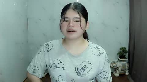 Your SweetGirl Ts online show from February 17, 1:10 pm