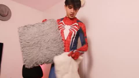 Snapshot of kianryu chatting on October 28, 3:14 pm Adrian Chlloe online show from October 28, 3:14 pm