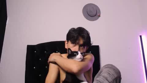 Snapshot of kianryu chatting on November 4, 4:17 pm Adrian Chlloe online show from November 4, 4:17 pm