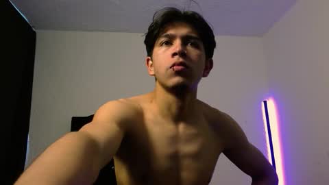 Snapshot of kianryu chatting on November 12, 2:39 pm Adrian Chlloe online show from November 12, 2:39 pm