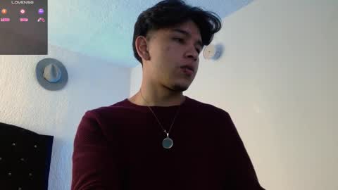 Snapshot of kianryu chatting on November 28, 9:50 pm Adrian Chlloe online show from November 28, 9:50 pm